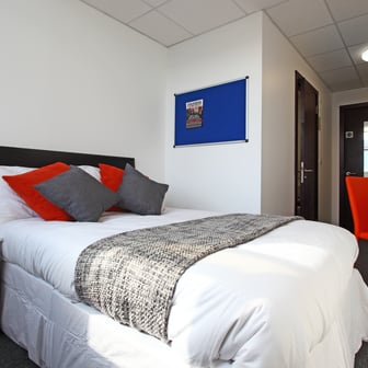 Bronze En Suite - Image 1